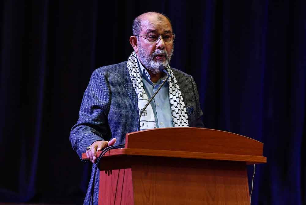 Syed Hamid menyampaikan ucaptama semasa Hari Memperingati Genosid 2024 (GMD) di Dewan Persidangan Institut Pengajian Islam Lanjutan Antarabangsa (IAIS) Malaysia pada Ahad. Foto Bernama