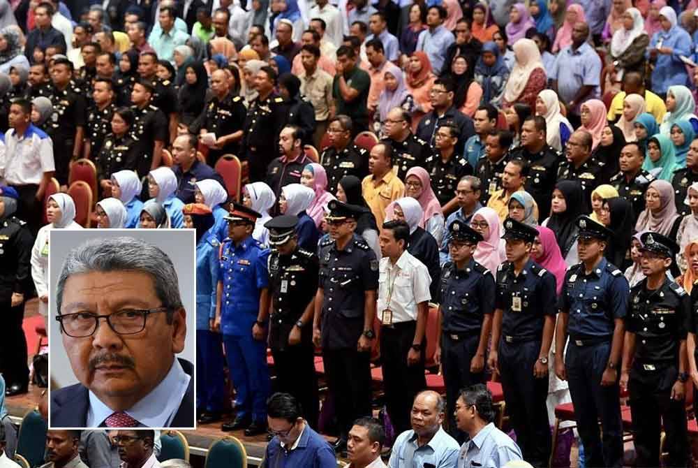 Semua penjawat awam diminta agar mengemaskini maklumat dan data di dalam Sistem PADU selewat-lewatnya 15 Februari ini. Gambar fail Bernama (Gambar kecil: Wan Ahmad Dahlan)