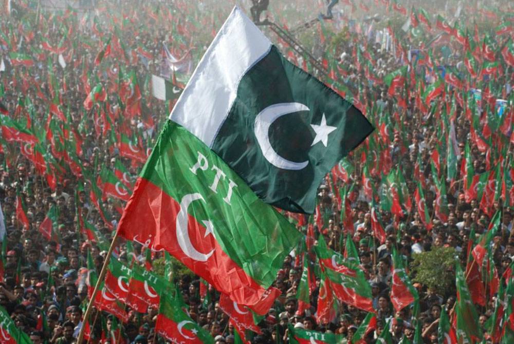 Bendera parti Tehreek-e-Insaf (PTI) yang dipimpin bekas Perdana Menteri Imran Khan. - Agensi