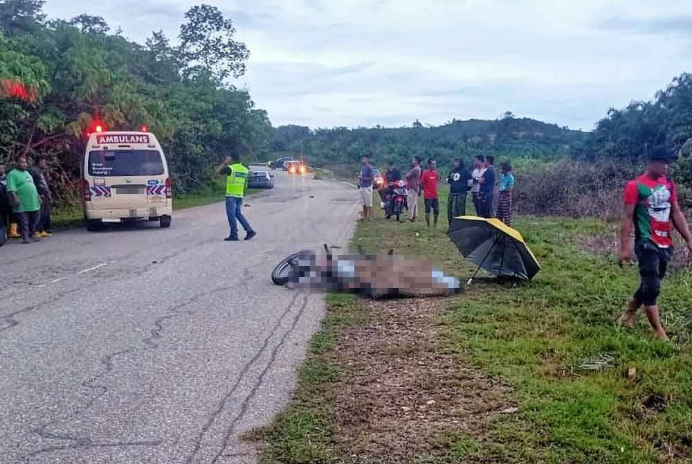 Perjalanan pulang seorang buruh bertukar tragedi apabila maut selepas motosikal ditunggangnya terbabas di KM58, Jalan Lipis-Merapoh, Lipis, pada Selasa. Foto ihsan PDRM