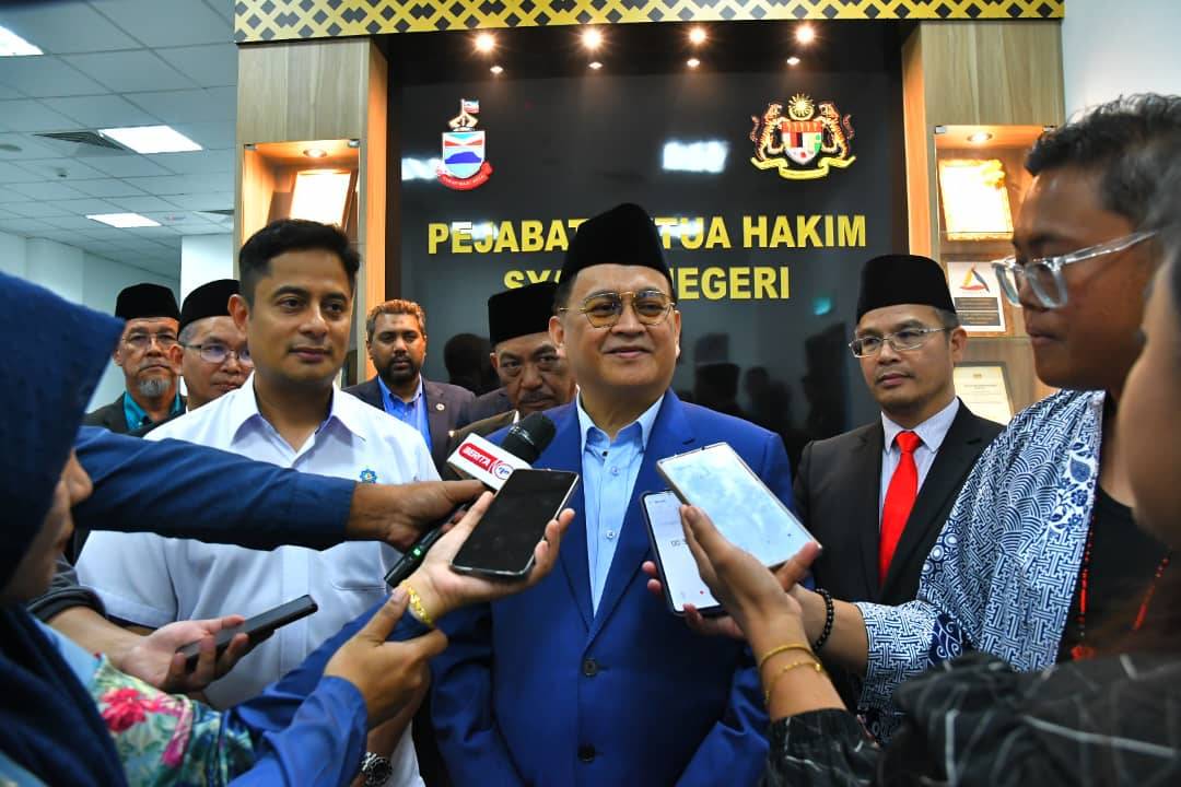 Mohd Arifin ketika ditemui pemberita selepas melakukan lawatan di Mahkamah Syariah Kota Kinabalu bersama Mohammad Fahmi pada Selasa.