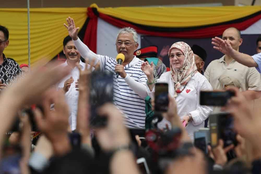 Yang di-Pertuan Agong Al-Sultan Abdullah Ri’ayatuddin Al-Mustafa Billah Shah dan Raja Permaisuri Agong Tunku Azizah Aminah Maimunah Iskandariah. Foto Bernama