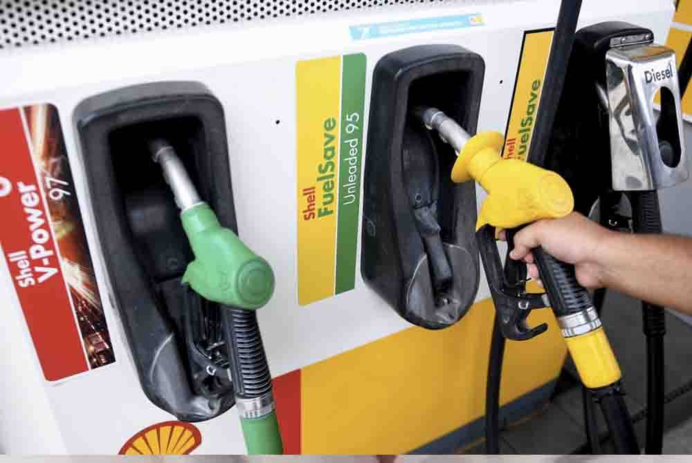 Harga runcit bagi petrol RON97 dan RON95 serta diesel masing-masing kekal pada paras RM3.47, RM2.05 dan RM2.15 seliter bagi tempoh 25 hingga 31 Januari 2024. Gambar fail Bernama