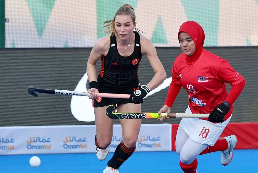 Antara aksi menarik perlawanan Malaysia menentang Belanda di Muscat. Foto FIH_Hockey