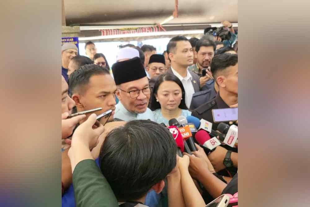 Anwar ketika ditemui pemberita di Desa Sri Hartamas pada Jumaat.