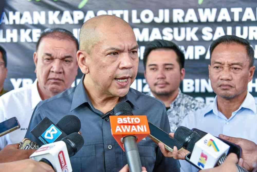 Armizan ketika ditemui pemberita selepas meninjau perkembangan projek Loji Rawatan Air (LRA) Kogopon Fasa 2 di Papar pada Jumaat.