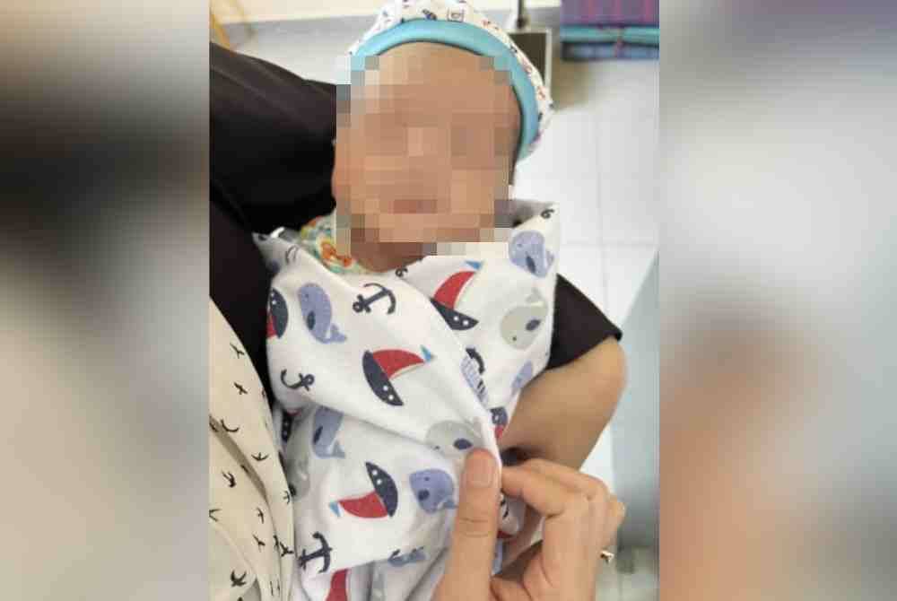 Bayi lelaki ditinggalkan seorang lelaki di kaunter sebuah hospital swasta di Johor Bahru pada bulan lalu dan kini di bawah jagaan sementara JKM.