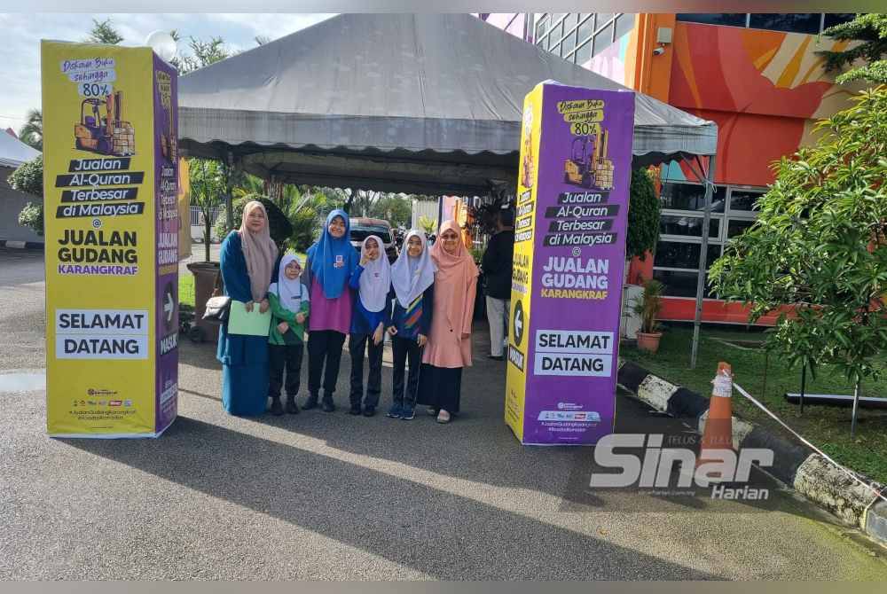 
Jualan Gudang Karangkraf 2024 menawarkan sumbangan buku bernilai RM1,000 kepada 200 sekolah terawal. (Gambar kecil: Nurul Shahirah)