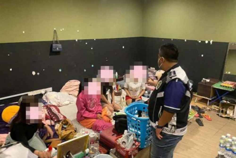 Serbuan JAIPk dalam Op Refleksologi pada 24 Jan lalu membabitkan premis di tiga lokasi iaitu di Jalan Mustapha Al Bakri, Jalan Medan Ipoh dan Bandar Botani. - Foto Bahagian Penguatkuasaan JAIPk