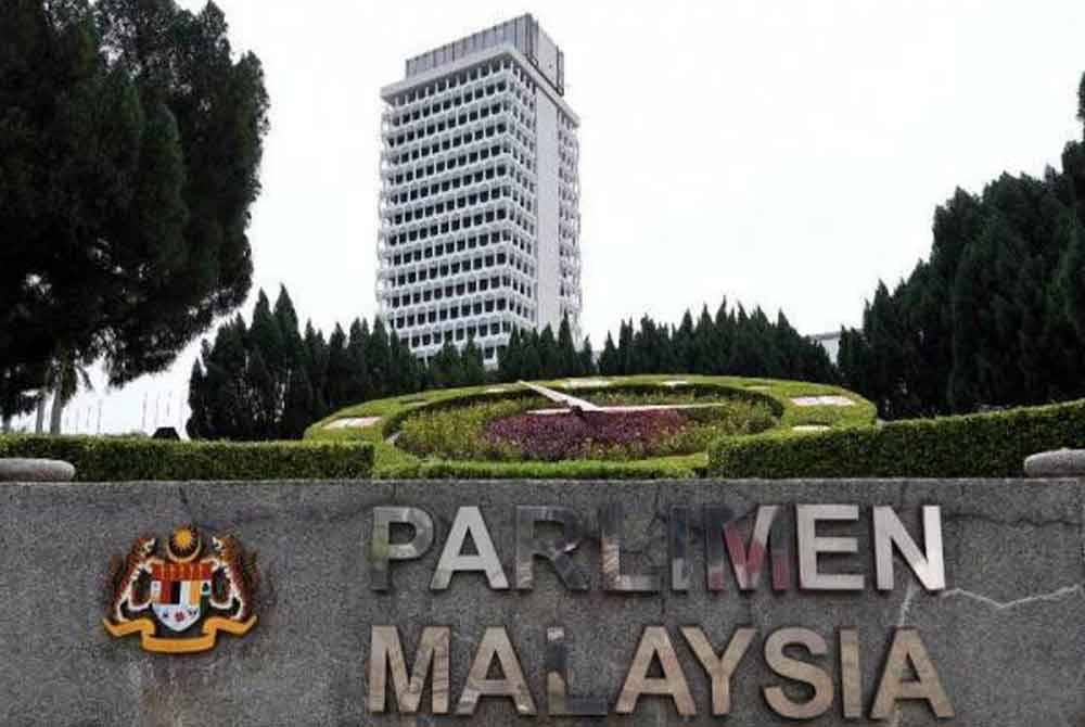 Parlimen Malaysia akan melaksanakan sistem eHantar mulai esok sebagai satu daripada usaha terkini mendigitalkan urusan dewan. Gambar fail