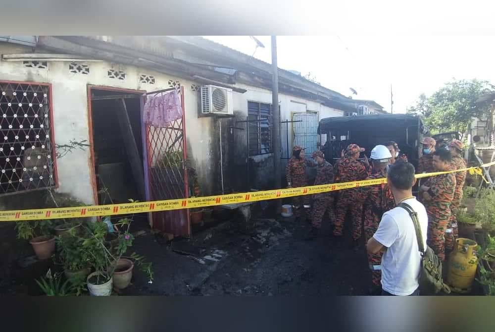 Seorang lelaki maut selepas terperangkap dalam kebakaran kedai di di Taman Sri Utama Gurun pada Ahad.