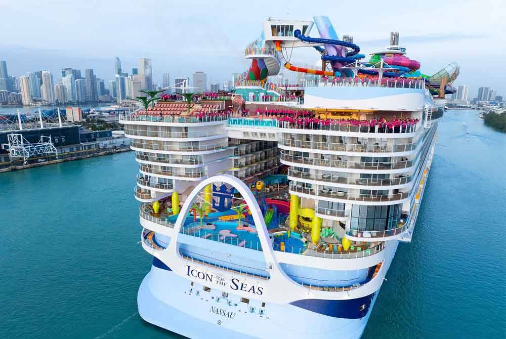 Icon of the Seas milik Royal Caribbean yang dianggap kapal persiaran terbesar di dunia belayar dari Pelabuhan Miami di Miami, Florida pada Sabtu. - Agensi