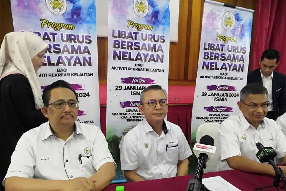 Razali (tengah) ketika sidang akhbar selepas Program Libat Urus Bersama Nelayan di Akademi Perikanan Malaysia pada Isnin.