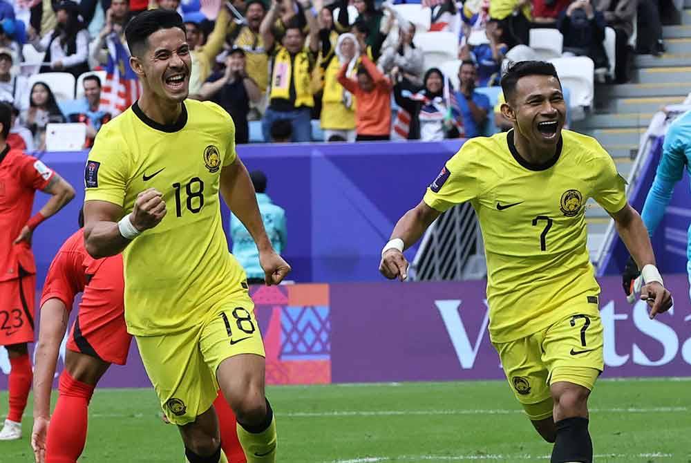 Brendan (kiri) meraikan jaringan Faisal Halim ketika berdepan Korea Selatan di Stadium Al Janoub. Foto FAM