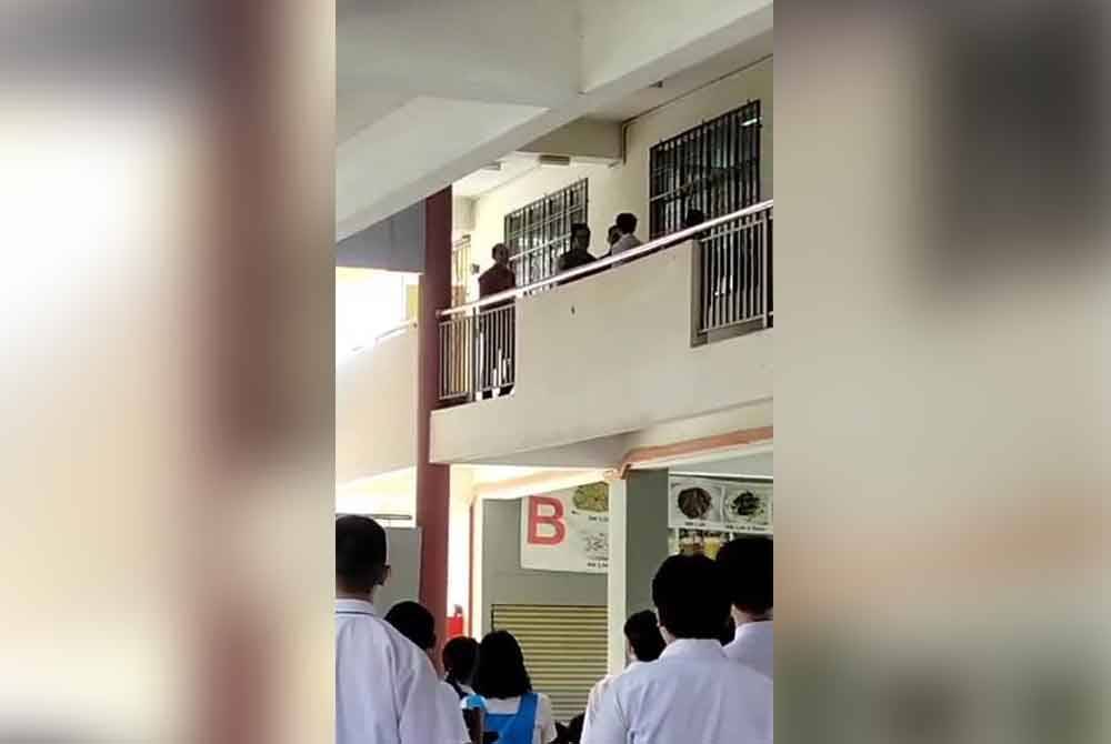 Tangkap layar video tular memaparkan pertengkaran guru dan pelajar di sebuah sekolah di Kota Kinabalu.