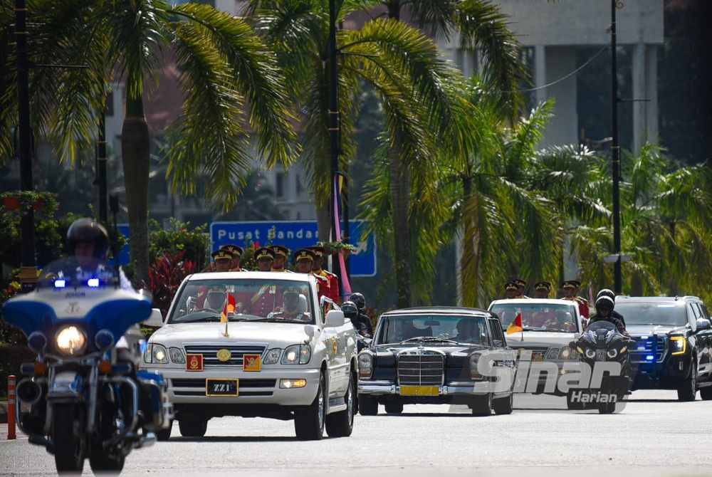 Sultan Johor, Sultan Ibrahim Sultan Iskandar tiba di Istana negara jam 10.39 pagi untuk menghadiri Istiadat Melafaz dan Menandatangani Surat Sumpah Jawatan Seri Paduka Baginda Yang di-Pertuan Agong ke-17. Foto Sinar Harian MOHD RAFIQ REDZUAN HAMZAH