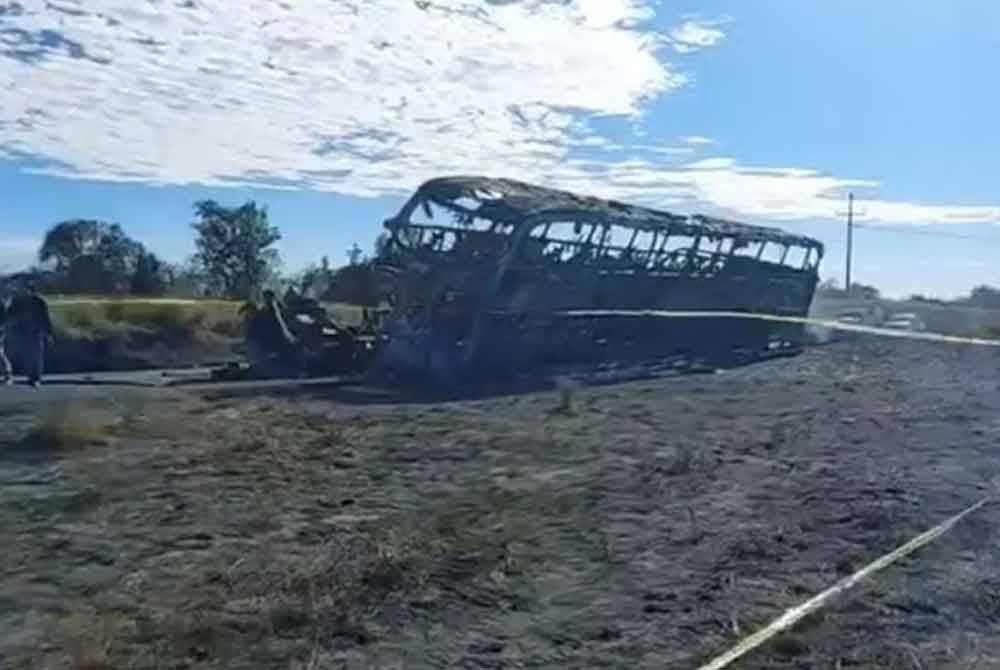 Sekurang-kurangnya 19 orang maut dalam kemalangan melibatkan bas penumpang dua tingkat dan treler di Lebuhraya Mazatlan-Culiacan di utara Mexico pada awal Selasa.