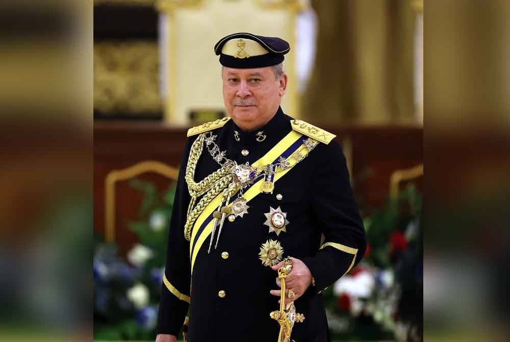 Sultan Ibrahim berkenan berangkat sempena Istiadat Melafaz dan Menandatangani Surat Sumpah Jawatan sebagai Yang di-Pertuan Agong ke-17 di Balairung Seri, Istana Negara, hari ini. Foto Bernama