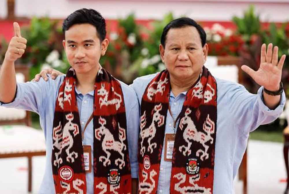 Gibran Rakabuming Raka (kiri) dan Prabowo Subianto. - Foto: Agensi