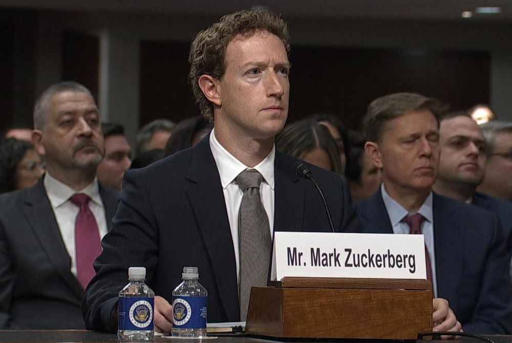 Zuckerberg ketika menghadiri pendengaran Jawatankuasa Kehakiman Senat Amerika Syarikat (AS) pada Rabu. - Agensi