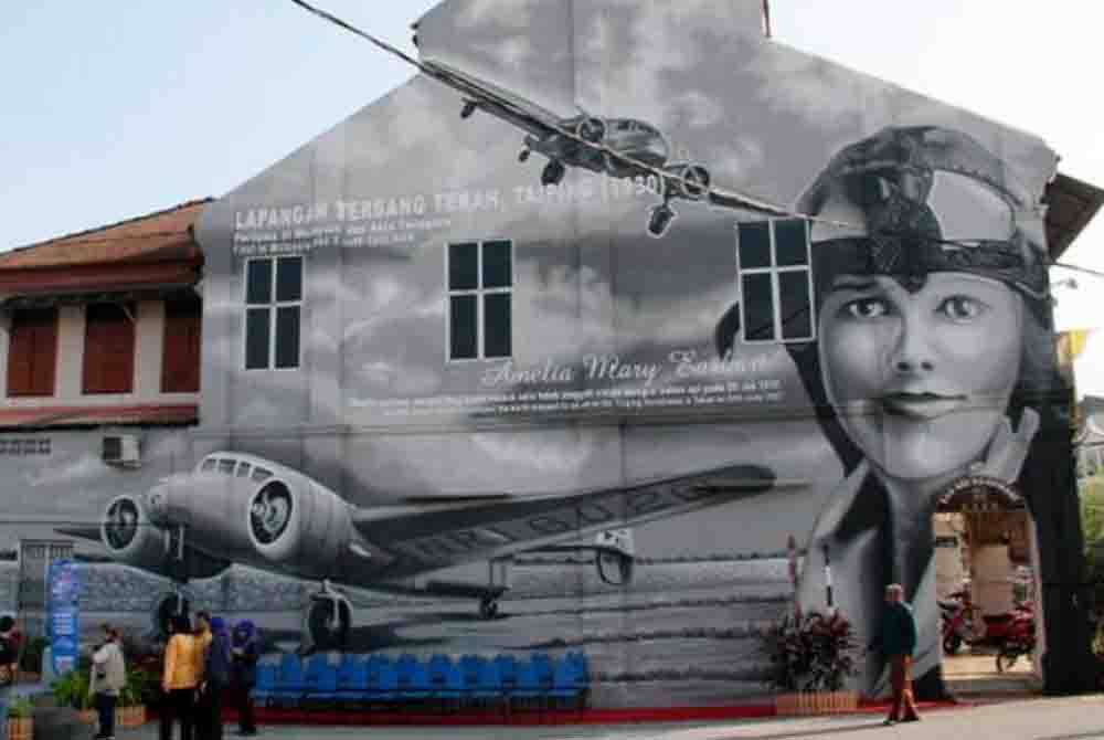 Mural 3D terbesar di Malaysia berlatarbelakangkan Earhart di Taiping, Malaysia yang menjadi tarikan pelancong. - Gambar hiasan/ Bernama