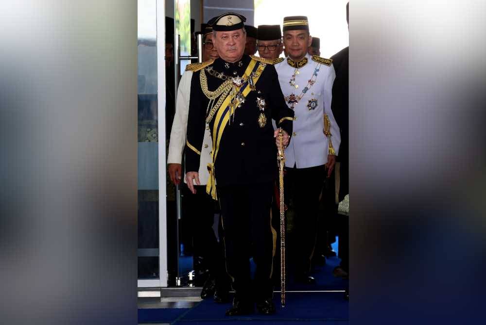 Sultan Ibrahim berkenan berangkat di Hangar Diraja Lapangan Terbang Antarabangsa Senai, sebelum berangkat ke Kuala Lumpur pada Rabu. Foto Bernama