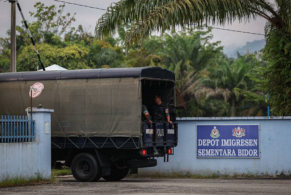 Situasi di sekitar pintu masuk Depot Tahanan Imigresen Sementara Bidor.