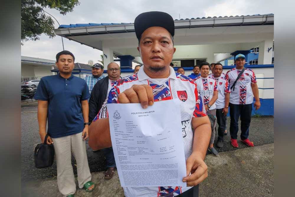 Mohamad Fadil dan Pemuda UMNO Seremban membuat laporan polis terhadap Tony Pua.