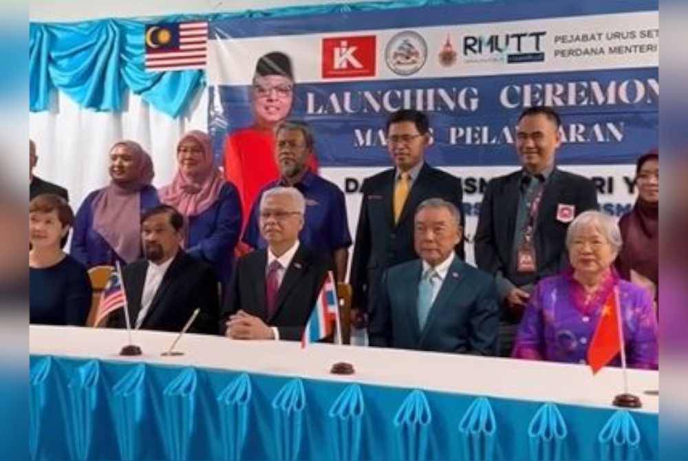 Ismail Sabri (depan, tengah) pada majlis perasmian Kursi Dato’ Sri Ismail Sabri Yaakob di TGBC, Thailand. Foto tangkap layar FB Ismail Sabri