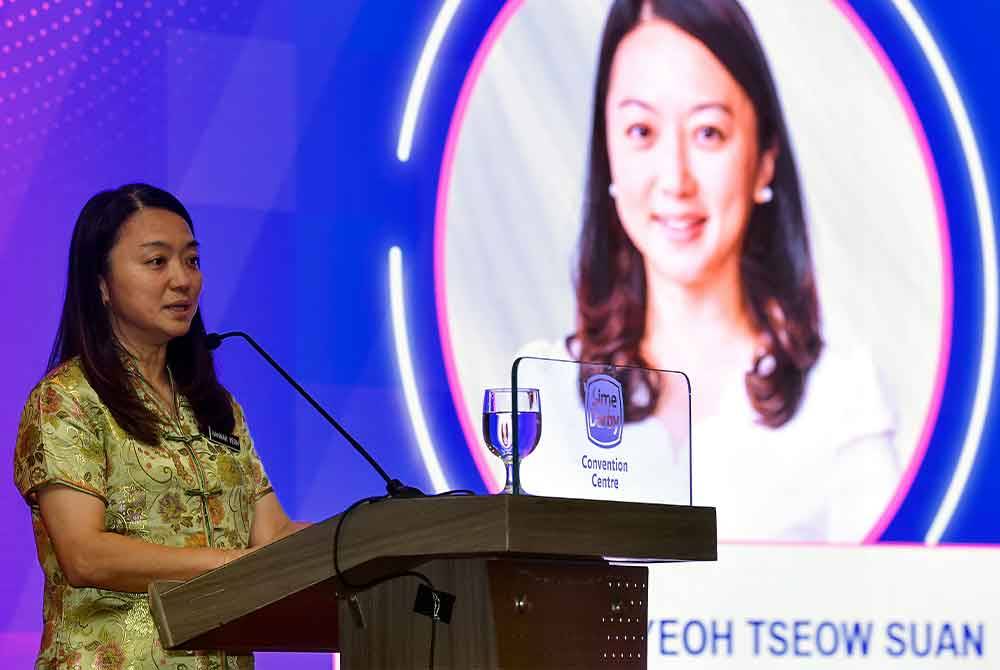 Hannah ketika berucap di Forum Sukan Wanita di Yayasan Sime Darby di sini hari ini. Foto Bernama