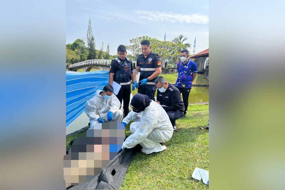 Anggota forensik dan petugas perubatan memeriksa mayat yang dipercayai warga asing ditemukan terapung di Tasik Seksyen 14, Shah Alam, Selangor pada Rabu. - Foto: PDR