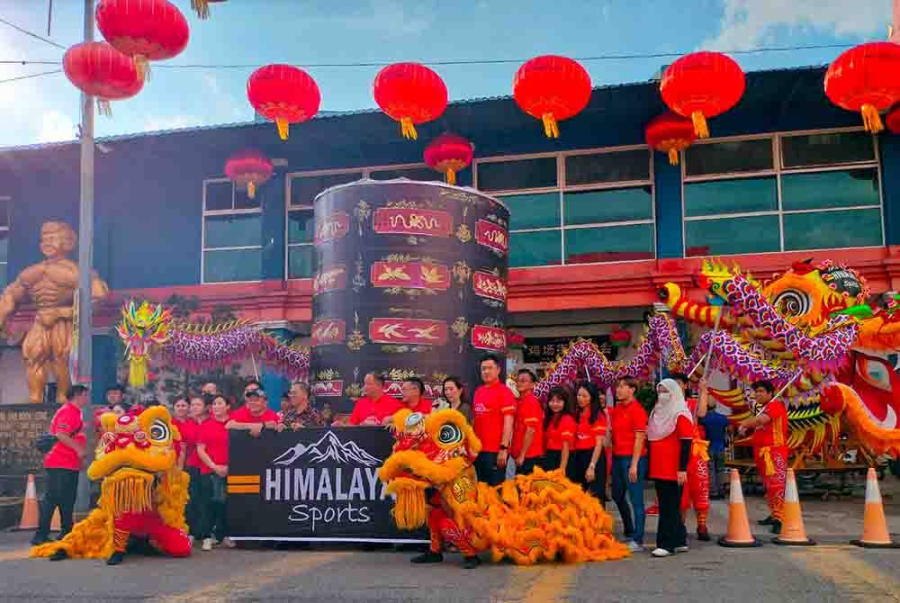 Pelbagai saiz naga termasuk Naga gergasi yang akan mengamit pelancong ke Jonker Walk sempena sambutan Tahun Baharu Cina Sabtu ini.