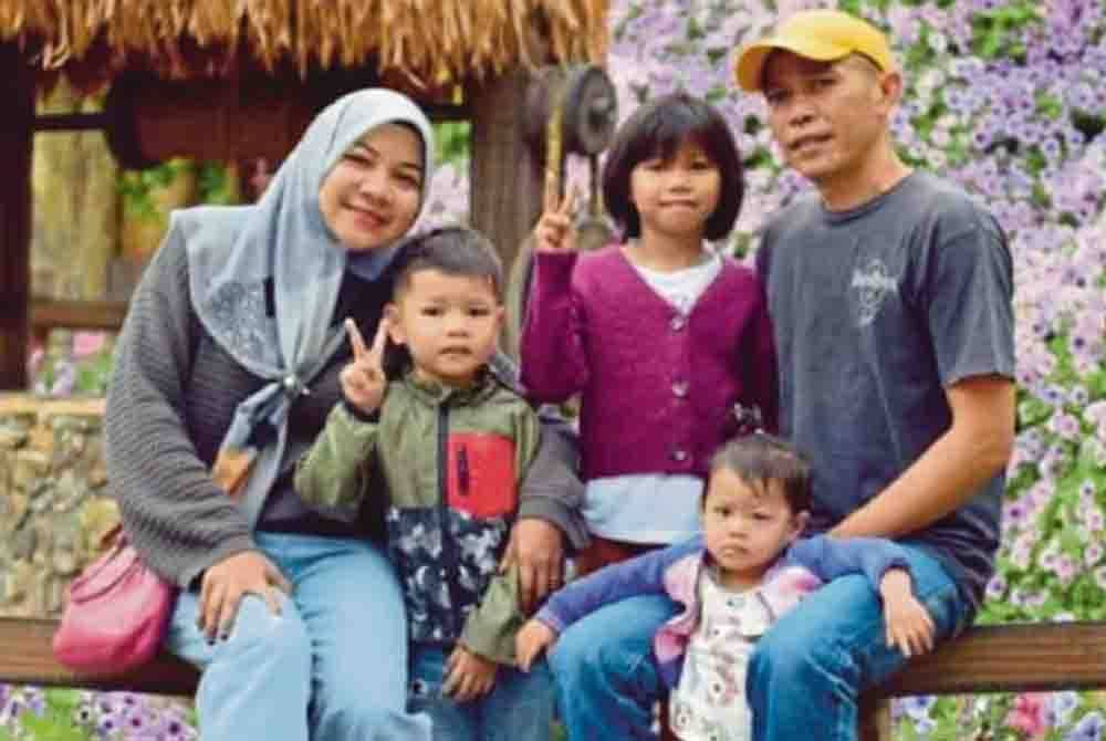 Aszura (kiri) dan tiga anaknya Hanna Mikayla, 7; Hafiy Muhayat Azam, 4, serta Hanum Marissa, 2, ditemui lemas akibat dihanyutkan kepala air semasa berkelah di Sungai Kenjur, dekat Kampung Koh, Bidor. Suami Aszura, Azam Radin Mustapha Amiruddin, 46, (kanan) tidak turut serta dalam perkelahan itu kerana bekerja.