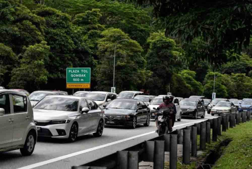 Aliran trafik di beberapa lebuh raya utama dilaporkan bergerak perlahan petang Khamis, berikutan cuti panjang menjelang sambutan Tahun Baharu Cina. Foto Bernama