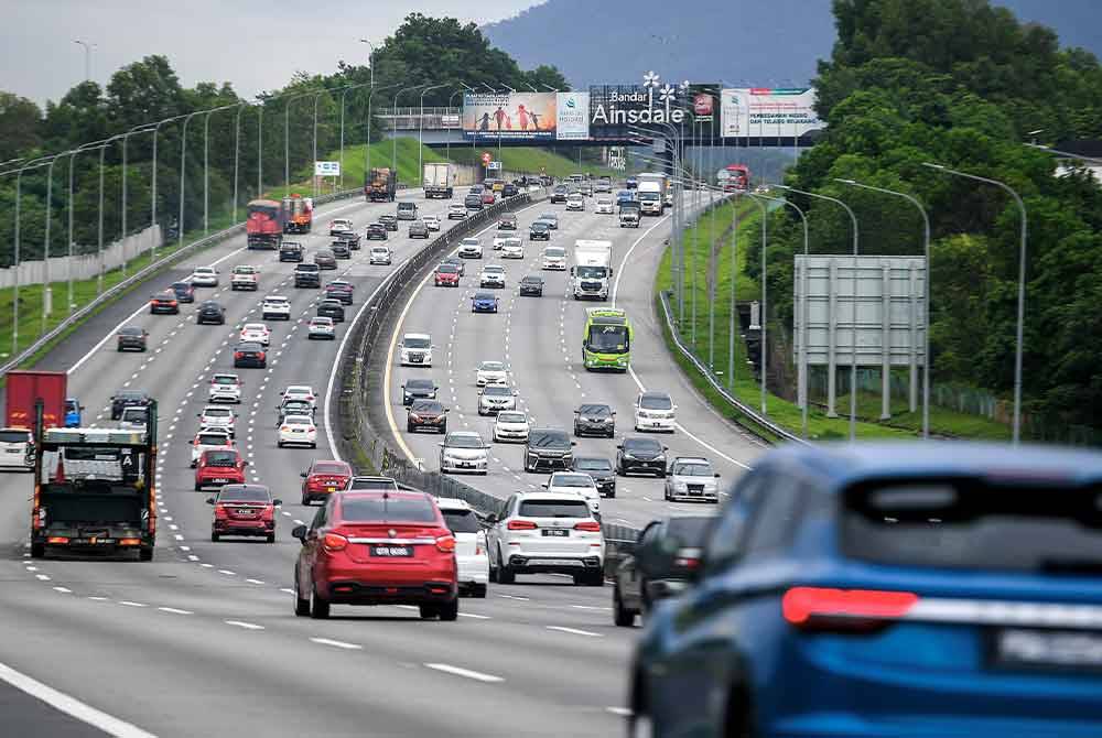 Aliran trafik di PLUS meningkat pagi ini berikutan orang ramai mengambil peluang bercuti dan balik ke kampung sempena perayaan Tahun Baharu Cina esok. Foto hiasan