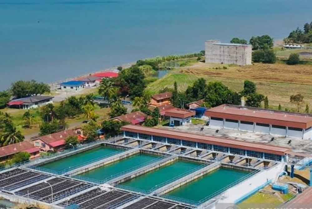 Bekalan air terawat untuk penduduk Langkawi dibekalkan dari LRA Sungai Baru, Perlis dan dihantar ke Tangki Pengimbang Penarak melalui paip dasar laut sepanjang 37 kilometer. Foto SADA