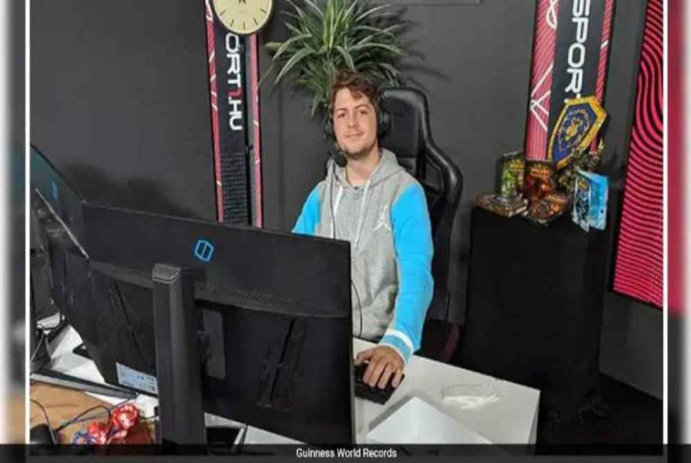 Barnabas Vujity-Zsolnay, memegang rekod permainan video terpanjang dalam genre Massively Multiplayer Online Role-Playing Game - Foto Agensi