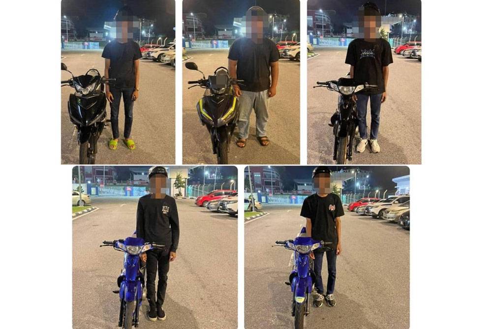 Antara penunggang motosikal yang ditahan selepas didapati melakukan aksi berbahaya selain menunggang secara melulu di Lebuhraya Kuala Lumpur-Seremban (PLUS) dan Lebuhraya Kajang-Seremban (LEKAS) pada Jumaat.