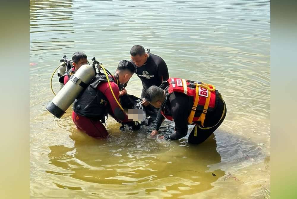 Seorang wanita berumur lingkungan 40-an ditemukan lemas di Tasik Pandan Lake View, di sini, pada Ahad.