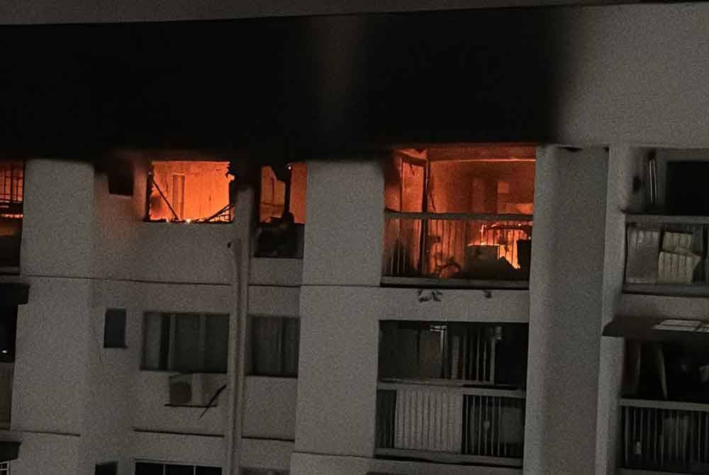 Sebanyak enam unit rumah di blok 70 Flat Seri Sabah, di sini terbakar pada Ahad.