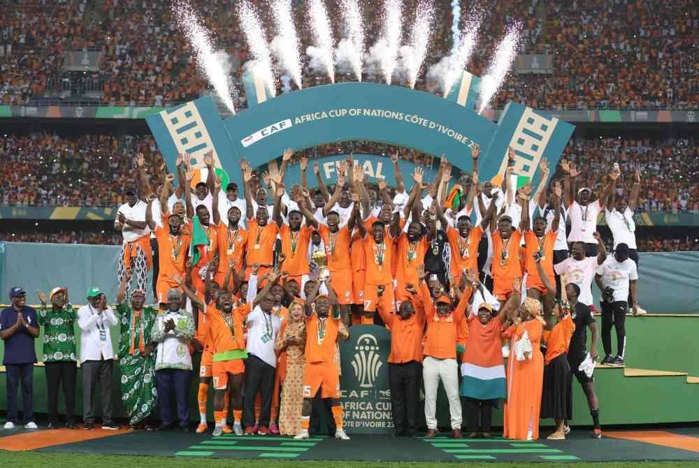 Pemain Ivory Coast meraikan kejayaan merangkul trofi Piala Negara-Negara Afrika. Foto Agensi