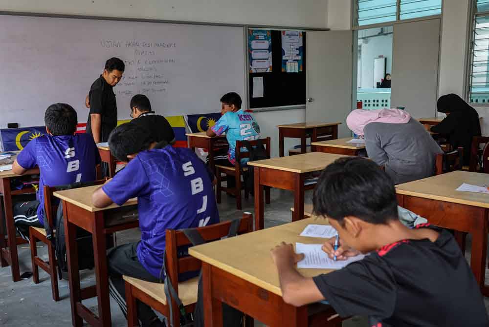 Pelajar-pelajar Sekolah Bimbingan Jalinan Kasih (SBJK) ketika sesi pembelajaran di SBJK baru-baru ini. Foto Bernama