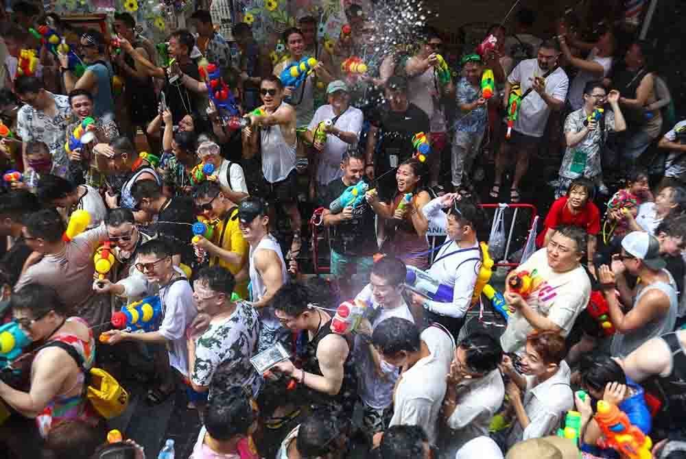 Kabinet Thailand meluluskan cadangan Pejabat Sekretariat Kabinet untuk mengumumkan 12 April sebagai cuti umum tambahan perayaan Songkran bagi menggalakkan pelancongan. - Foto: Reuters