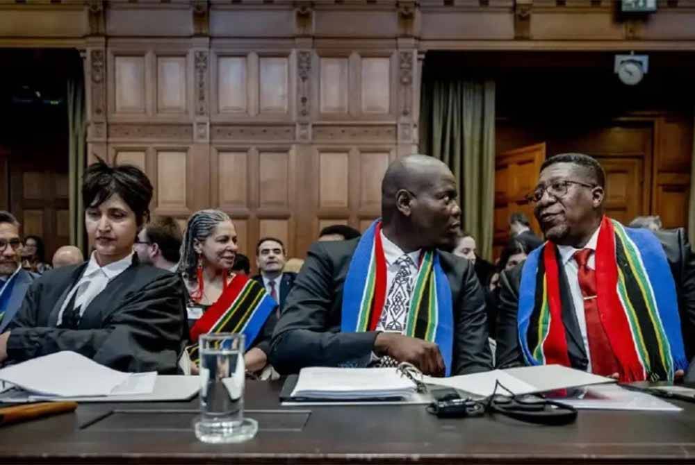 Afrika Selatan sudah pun membuat aduan terhadap Israel di Mahkamah Keadilan Antarabangsa (ICJ) di The Hague, dengan mendakwa serangan rejim Zionis ke atas Gaza sama dengan pelanggaran Konvensyen Genosid. - Foto AGENSI