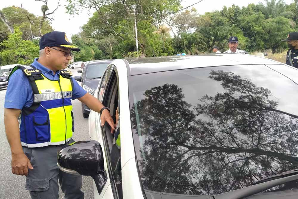 Lokman menyertai Operasi Khas Bulan Perayaan Tahun 2024 di Taman Rekreasi Sultan Abdul Aziz di Ipoh pada Rabu.