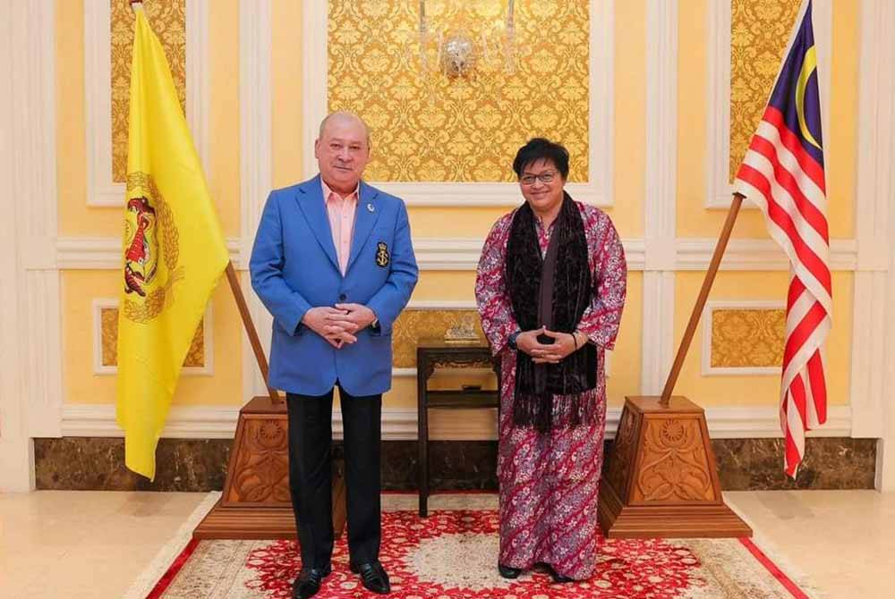 Sultan Ibrahim perkenan menerima menghadap Menteri di Jabatan Perdana Menteri (Undang-undang dan Reformasi Institusi), Datuk Seri Azalina Othman Said di Istana Negara pada Rabu.