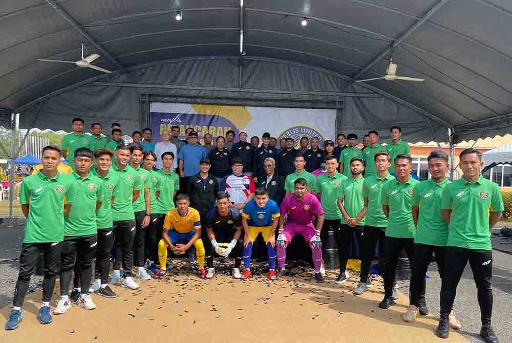 Barisan pemain Perlis United FC yang beraksi di Liga M3. - Foto: Perlis United FC