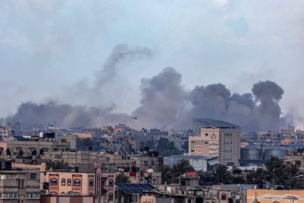 Bandar Rafah terus dihujani bom sejak akhir minggu lalu.