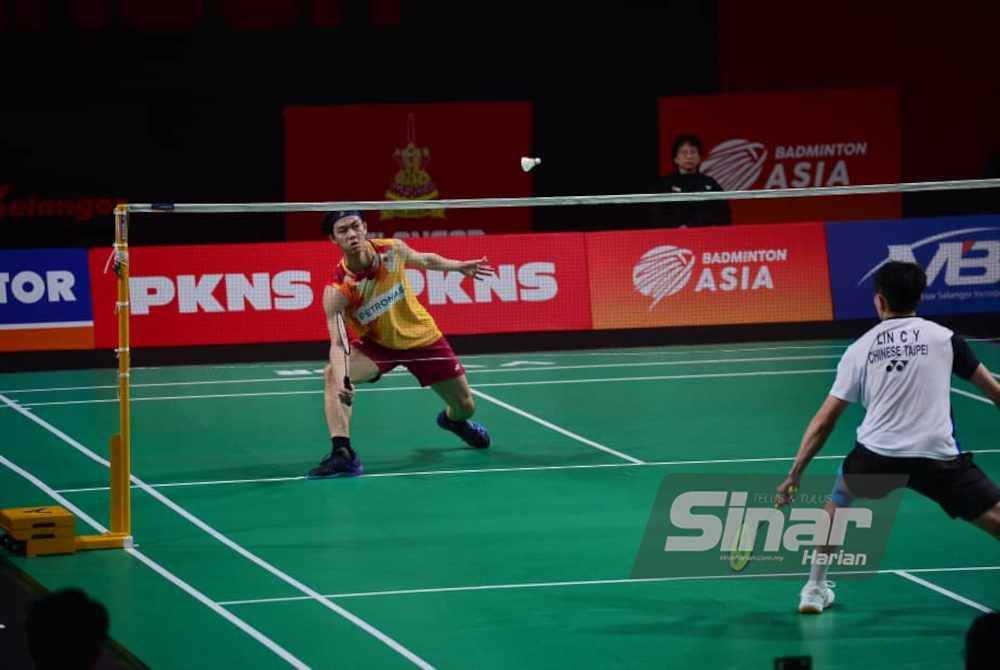 Zii Jia (kiri) menewaskan Chun Yi straight set untuk memberi mata pertama buat Malaysia ketika menewaskan Taiwan 3-2. Foto Sinar Harian-ASRIL ASWANDI ABD SHUKOR