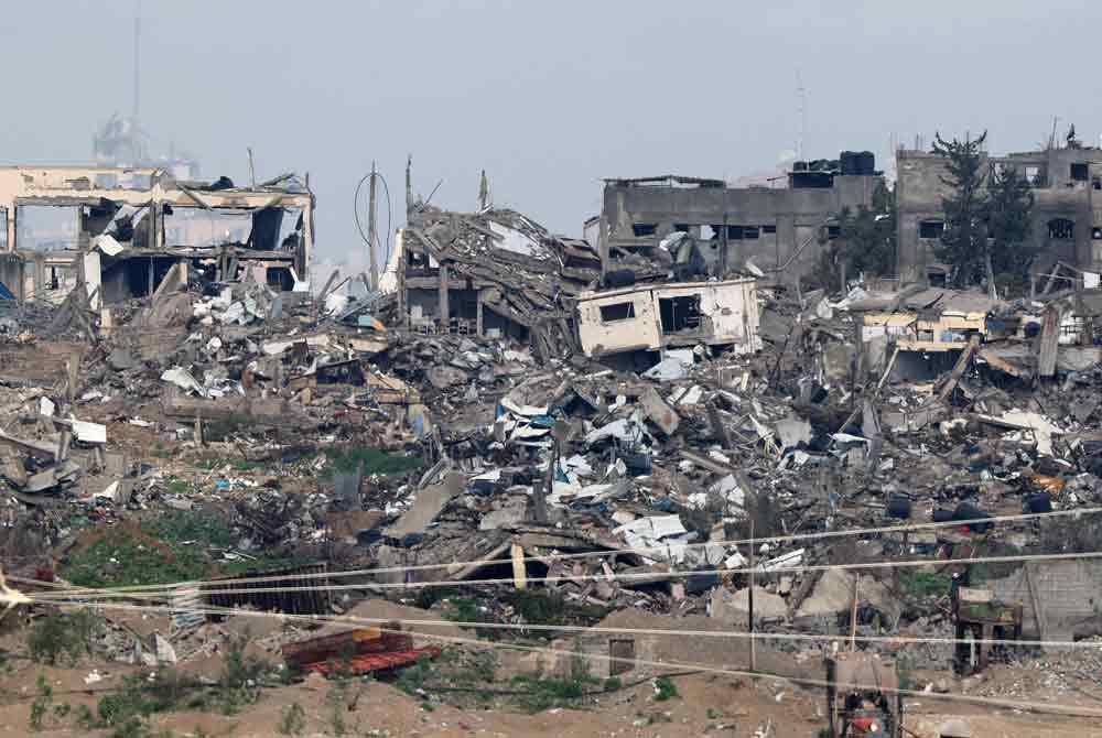 Bangunan musnah akibat serangan tentera peceroboh Israel di Semenanjung Gaza. Foto AFP